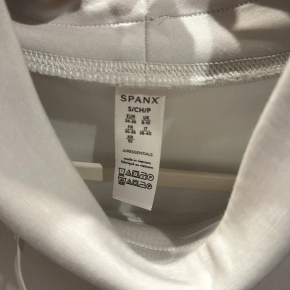 Spanx AirEssentials Pullover - Picture 3 of 3